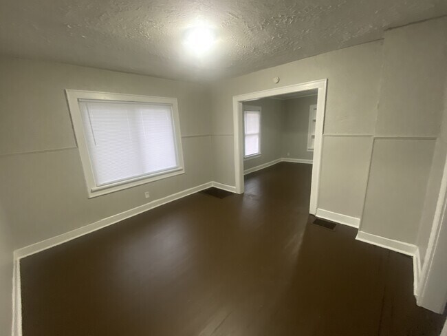 Foto del edificio - 527 N Bradley Ave