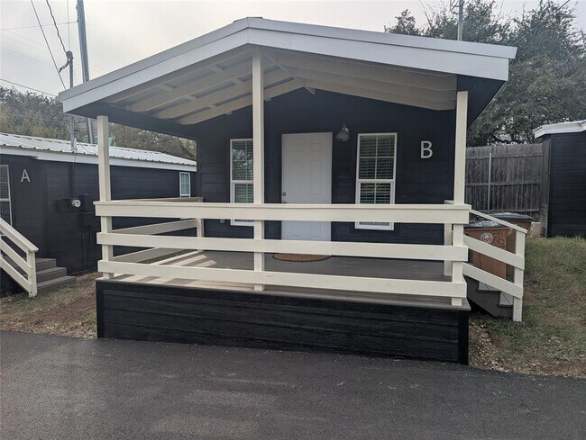 Foto del edificio - 3019 E 12th St