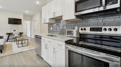 Building Photo - 1522 W Girard Ave