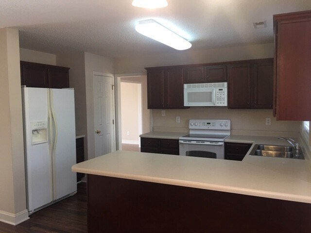 Building Photo - 3 Bedroom home w/ bonus in Sneads Ferry
