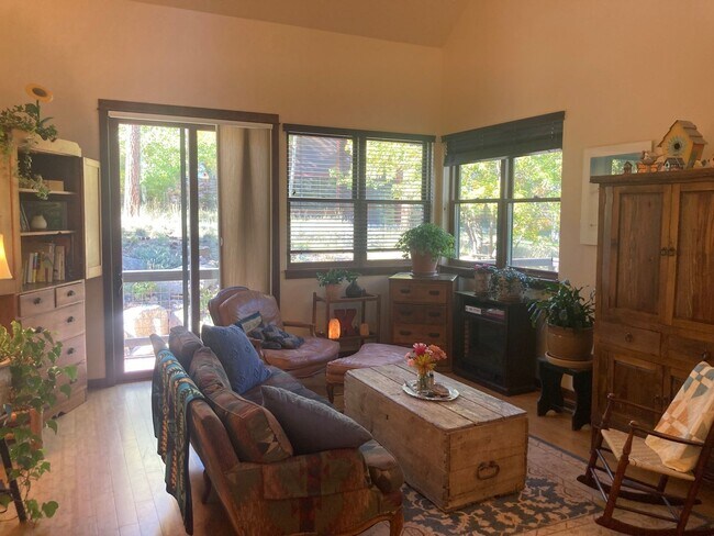 Foto del edificio - Charming 2-Bedroom, 2-Bath Cabin Retreat