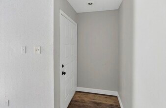 Building Photo - 12500 Sandpiper Dr