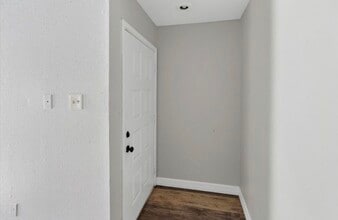 Building Photo - 12500 Sandpiper Dr