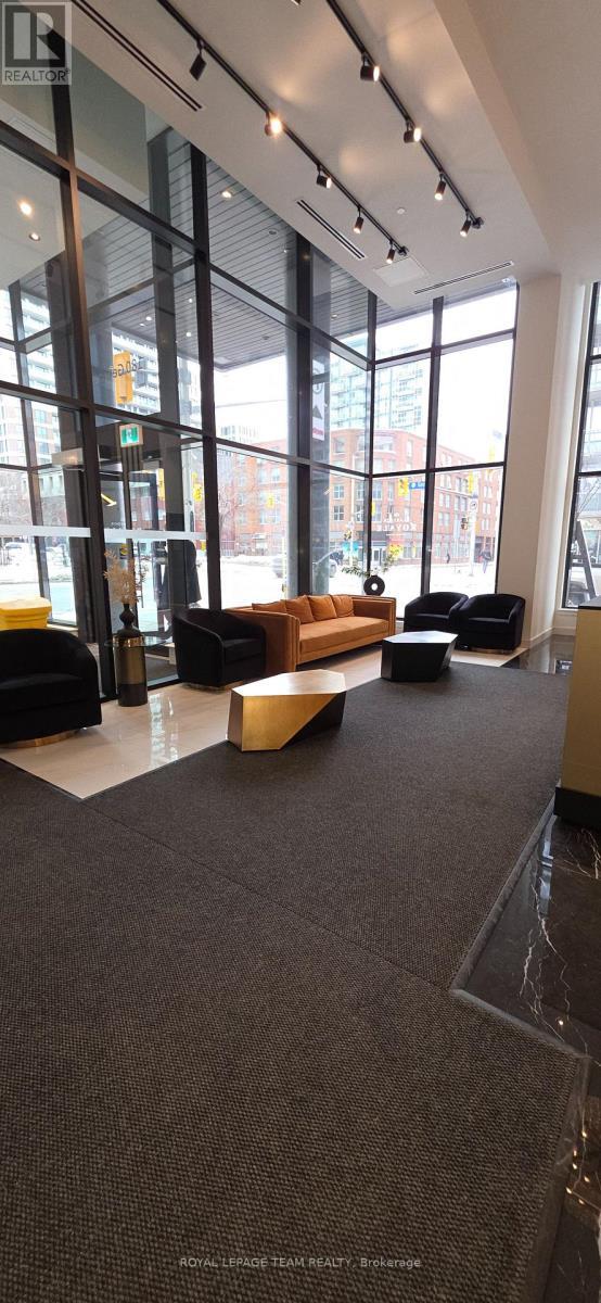 Building Photo - 180 George St