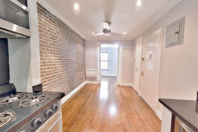 Foto principal - 345 W 53rd St