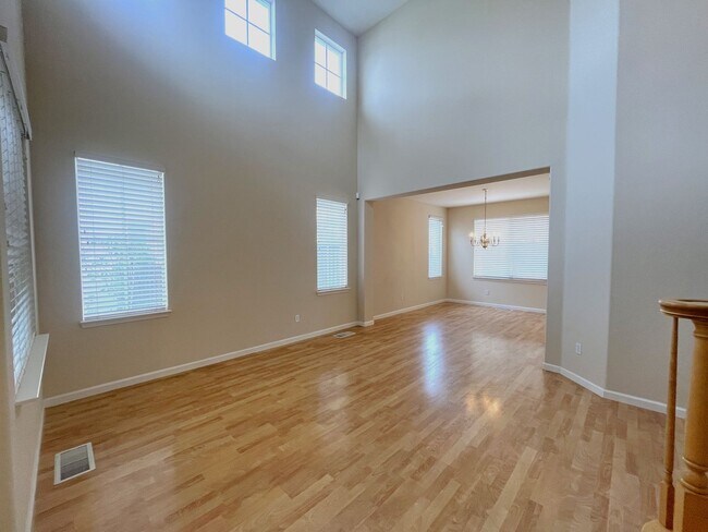 Foto del edificio - Super Desirable Southwest Reno