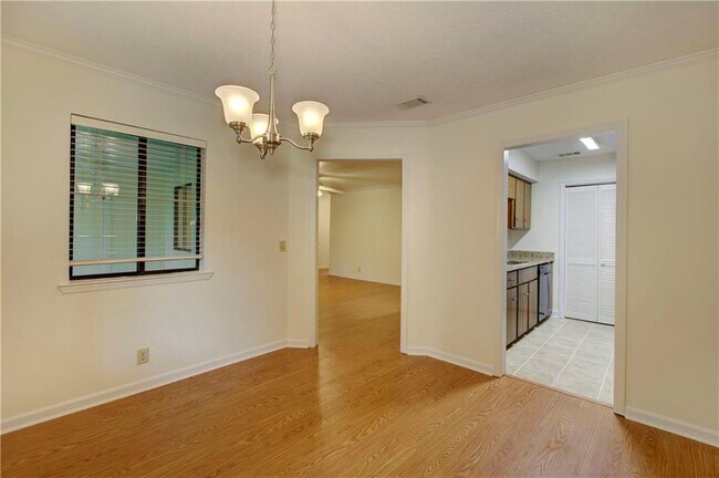 Building Photo - 234 Walmar Grove