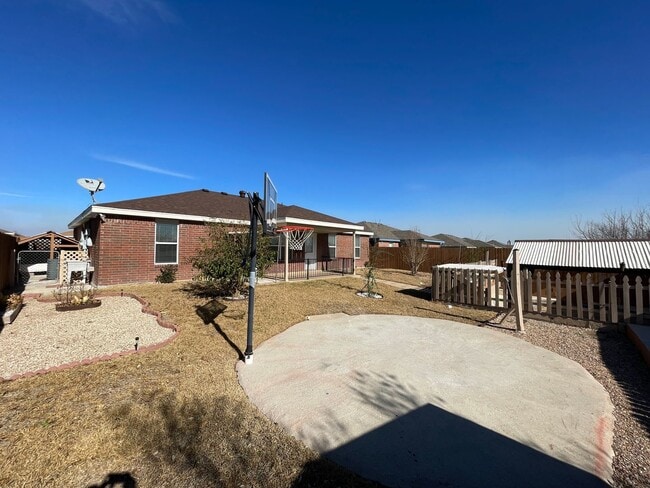 Foto del edificio - 4602 Hank Dr