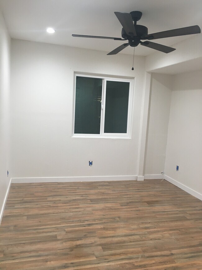 Dormitorio - 1048 W 60th Plz
