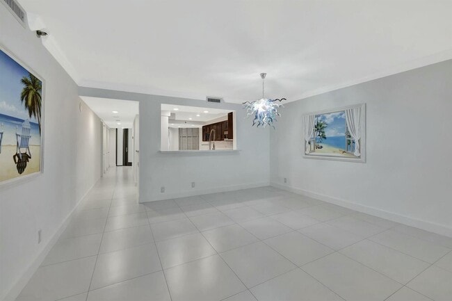 Building Photo - 1167 Hillsboro Mile