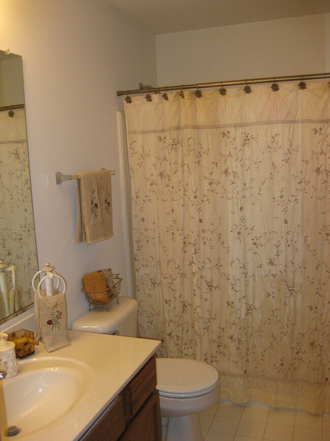 Building Photo - 623 Fox Ridge Dr