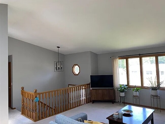 Building Photo - 5530 Parkside Dr