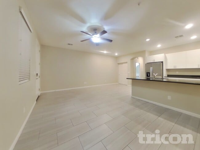 Building Photo - 12564 W Hummingbird Terrace