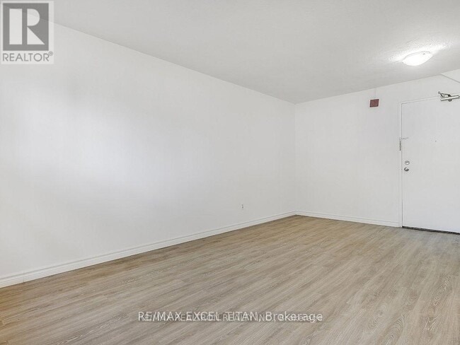 Building Photo - 165 Colborne Ave