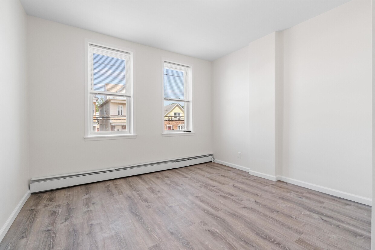 Primary Photo - 34 W 10th St