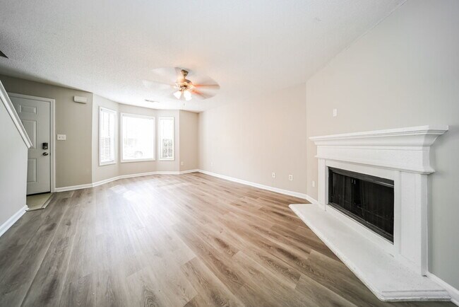 Foto del edificio - 7130 Ravenwood Ln