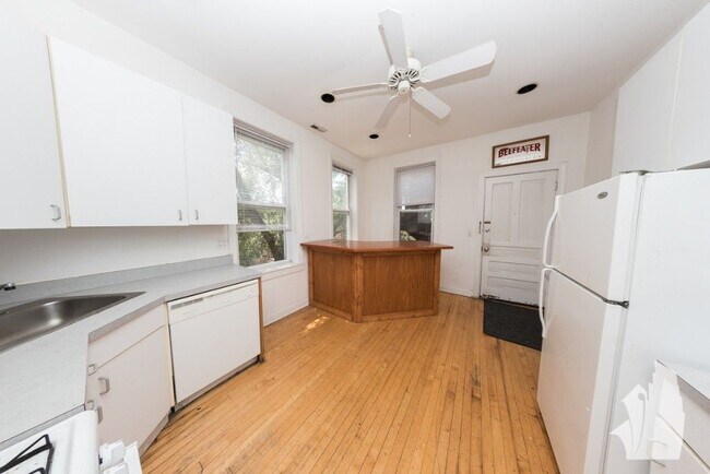 Foto del edificio - 2318 N Southport Ave