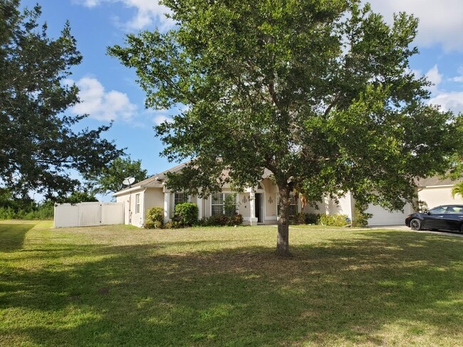 Building Photo - 2606 Serenity Cir N