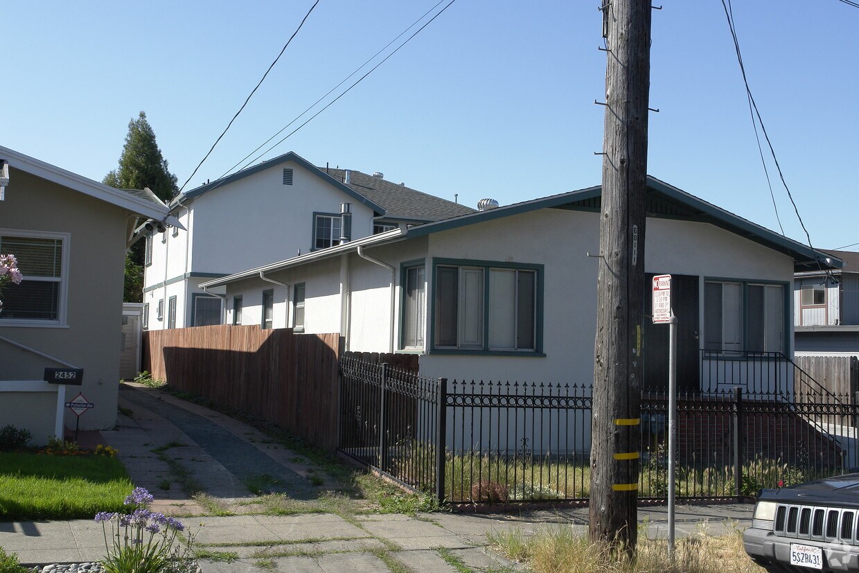 Building Photo - 2448 Humboldt Ave