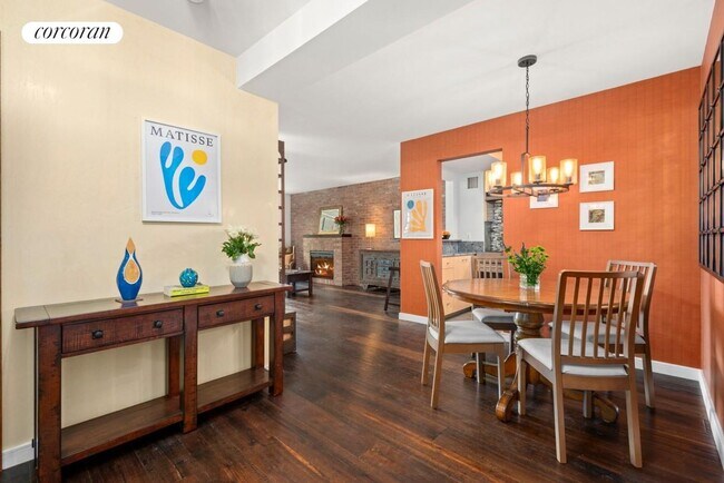 Building Photo - 211 W 71st St