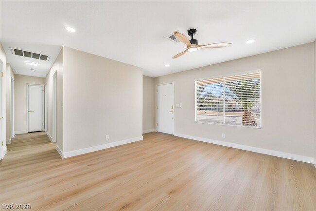 Building Photo - 517 Longtree Ave