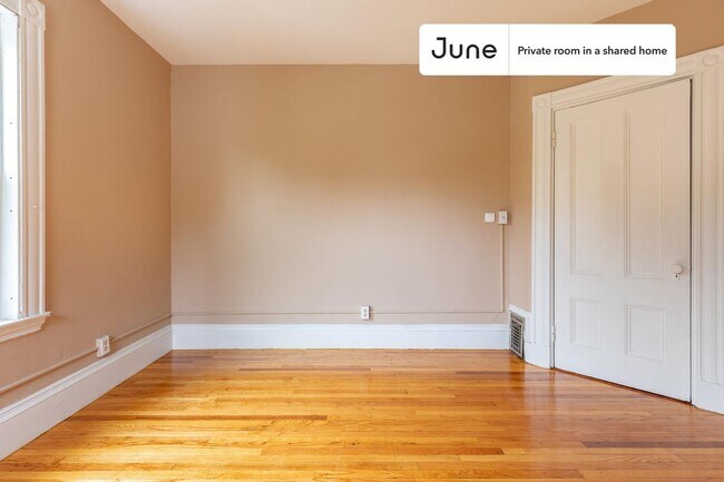 Foto del edificio - Room in Shared 6 bed/2 bath home