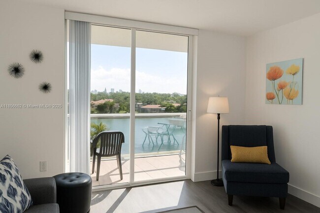 Foto del edificio - 5880 Collins Ave