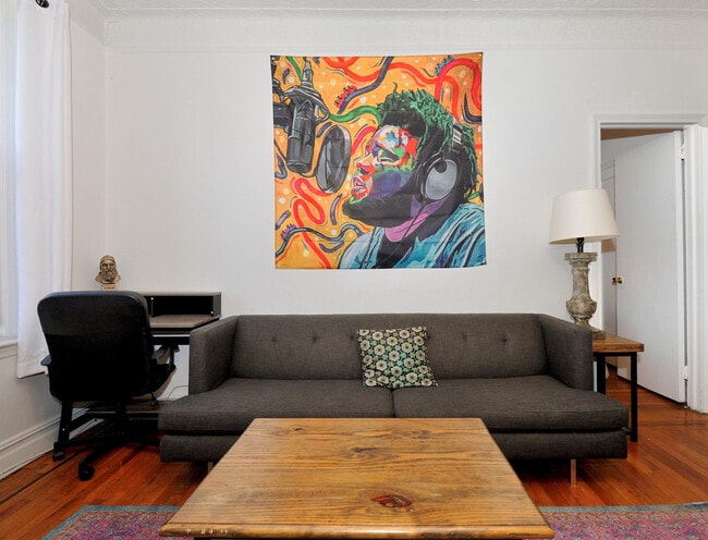 Building Photo - 414 W 46th St