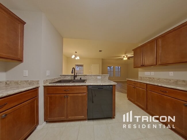 Building Photo - 413 Azalea Dr
