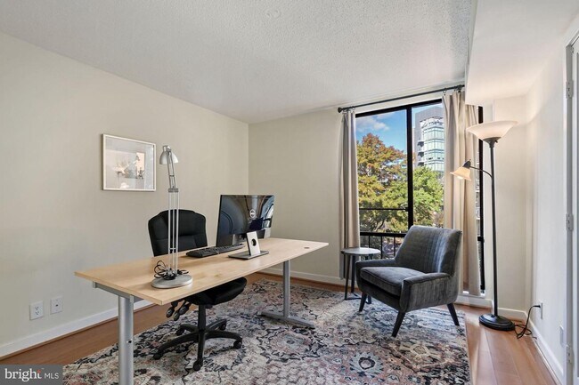 Foto del edificio - 1099 22nd St NW