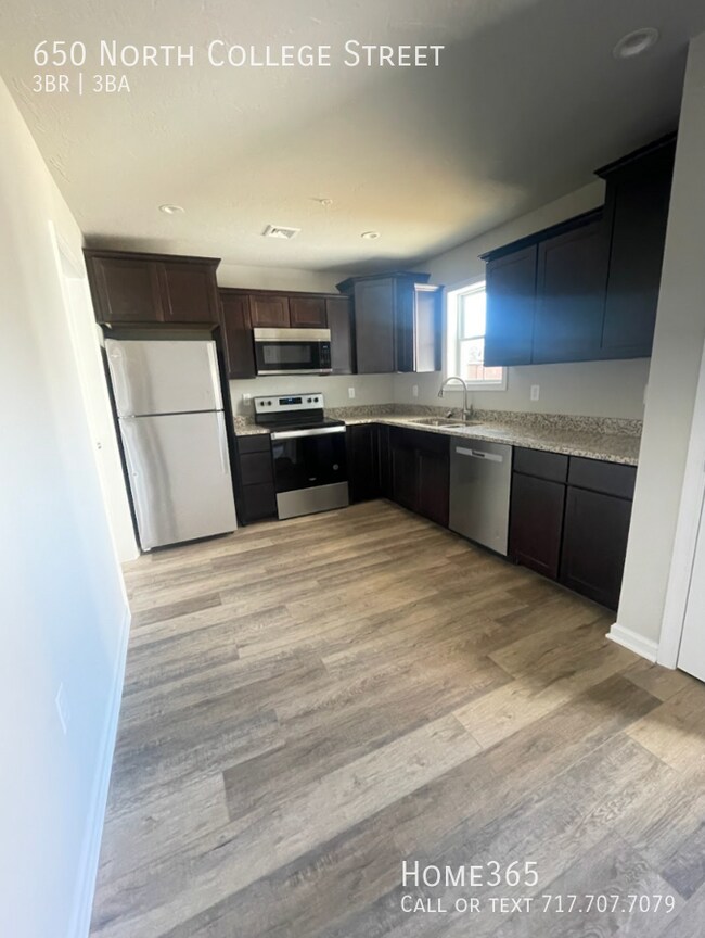Building Photo - BRAND NEW 3 Bedroom, 2.5 Bathroom Availabl...