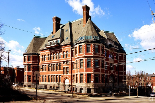 Building Photo - Straford Condominiums