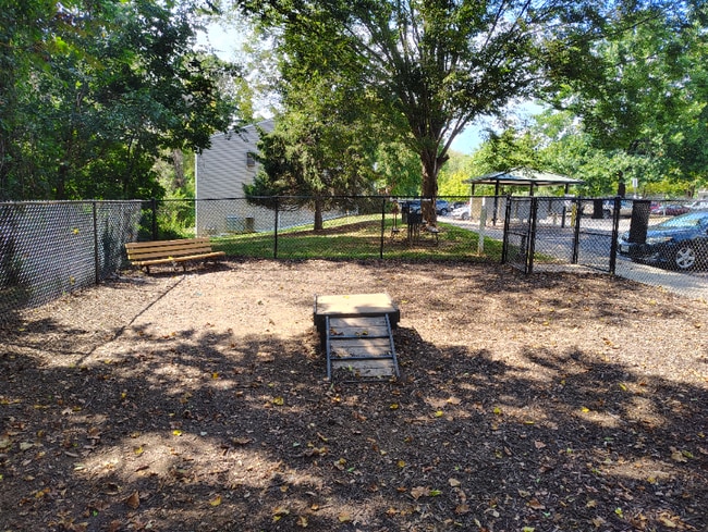 Building Photo - 600 Reusens Rd