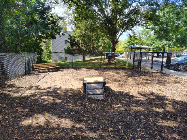 Building Photo - 600 Reusens Rd