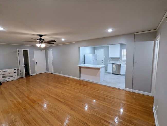 Foto del edificio - 4714 Oakshire Dr