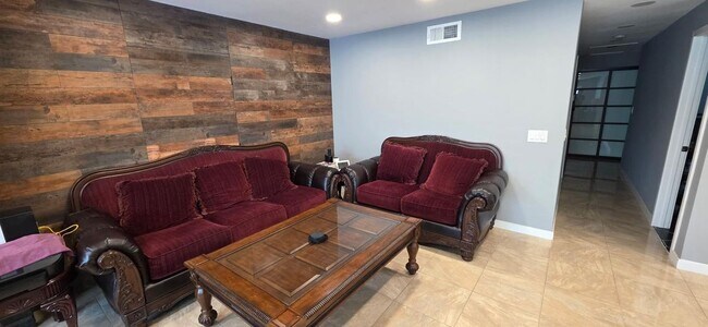 Foto del edificio - 15947 Amber Valley Dr