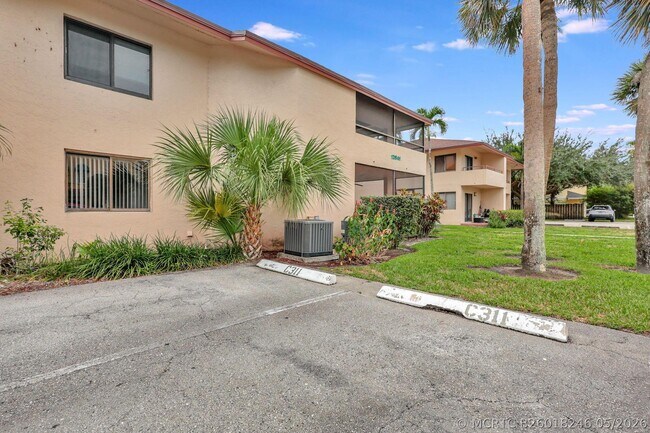 Foto del edificio - 12641 Westhampton Cir