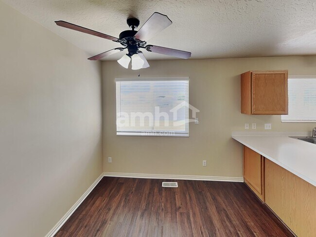 Building Photo - 2996 E 1530 S