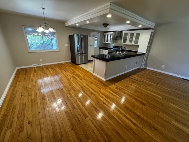 Foto del edificio - Spacious Aurora Home