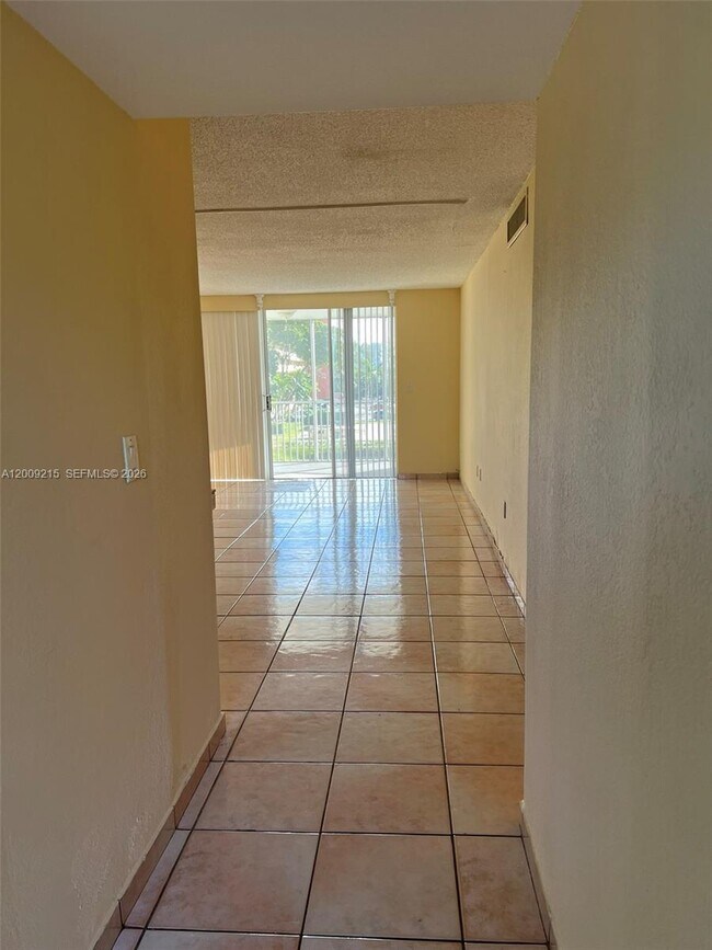 Foto del edificio - 1770 NE 191st St