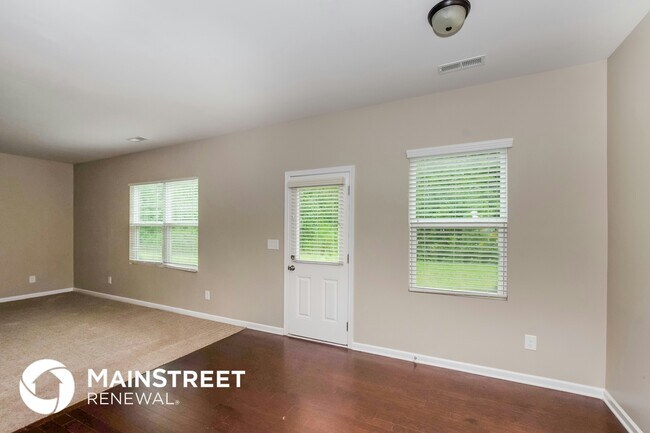 Foto del edificio - 8727 Balsam Bay Rd