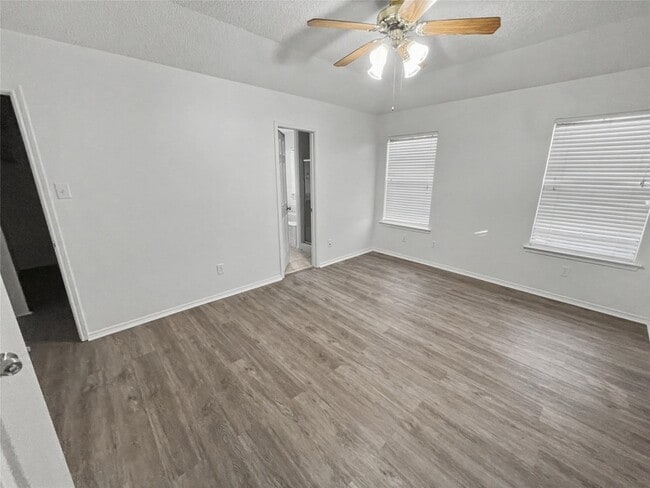 Photo - 611 Mariposa Dr House