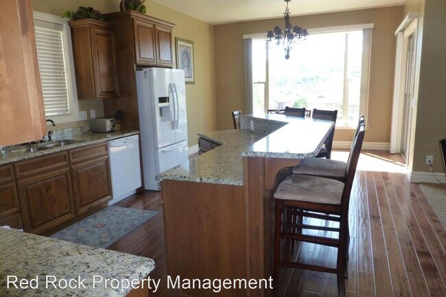 Building Photo - 2 br, 2 bath House - 683 Crystal Dr