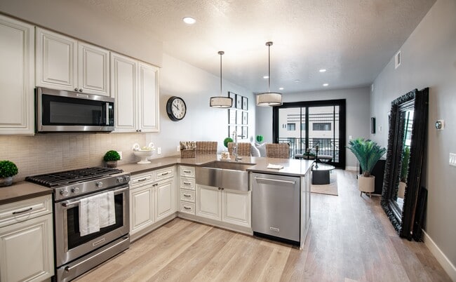 Building Photo - Hardware Apartments