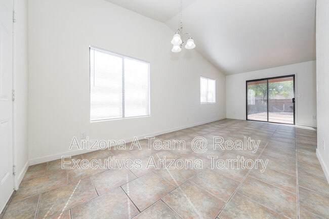 Building Photo - 10140 E Karen Pl