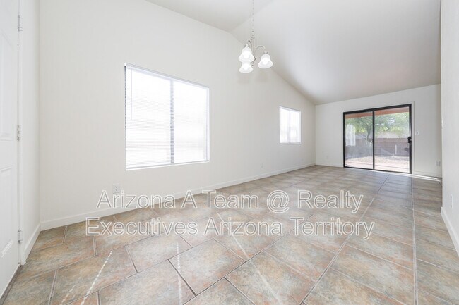 Foto del edificio - 10140 E Karen Pl