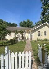 Building Photo - 1130 S Country Club Rd