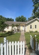 Building Photo - 1130 S Country Club Rd