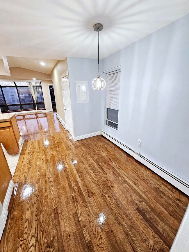 Building Photo - 222 67th St