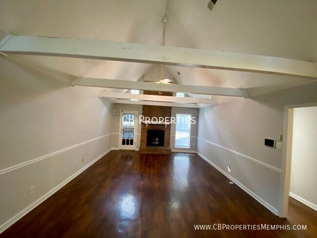 Building Photo - JUST RENOVATED 3 BED/2 BATH!